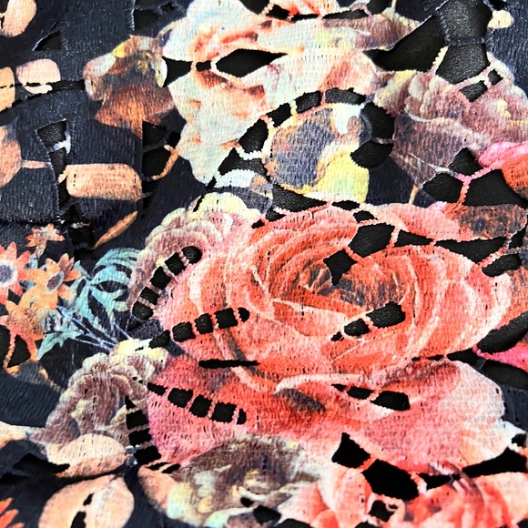 # A001 - Gracia Floral Lace Pencil Skirt Multi Color – Size L NWT - Picture 5 of 10